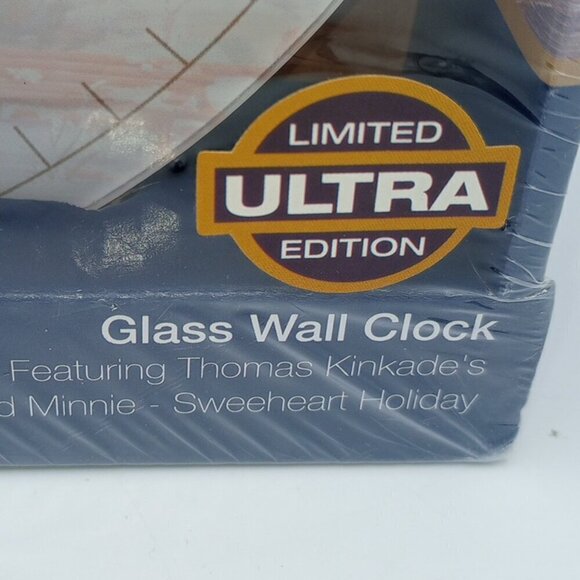 Thomas Kinkade 2016 Disney Mickey & Minnie Sweetheart Holiday Glass Wall Clock - Picture 3 of 7